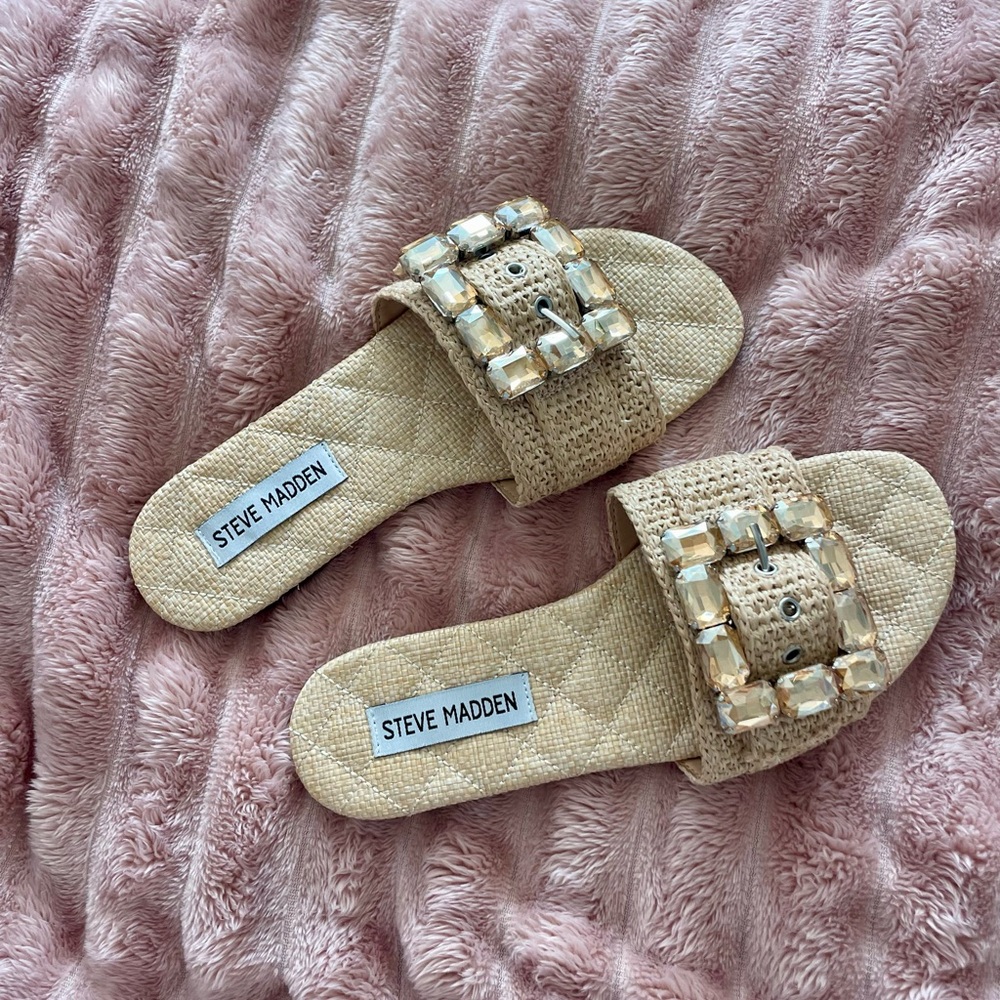 NEW , never been worn ,STEVE MADDEN RAFFIA FLATS